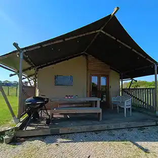 Hampshire school trip glamping options